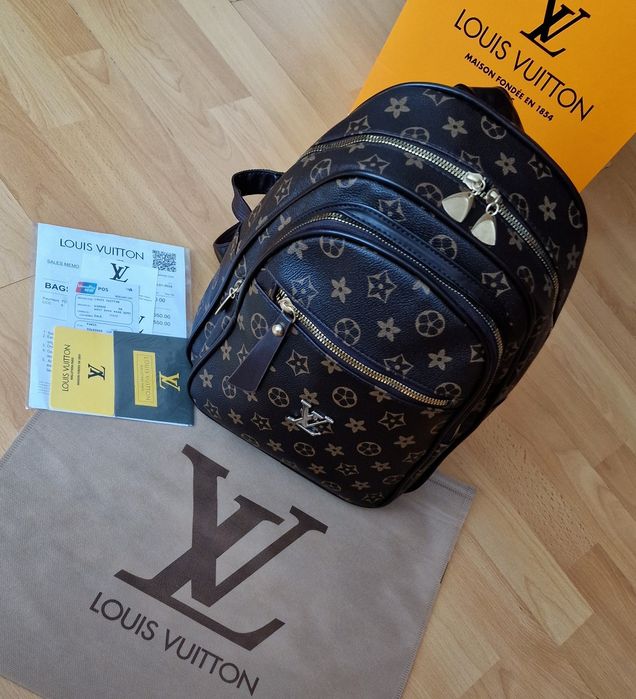 Rucsac Louis Vuitton new model, logo metalic auriu, saculet, etichetă