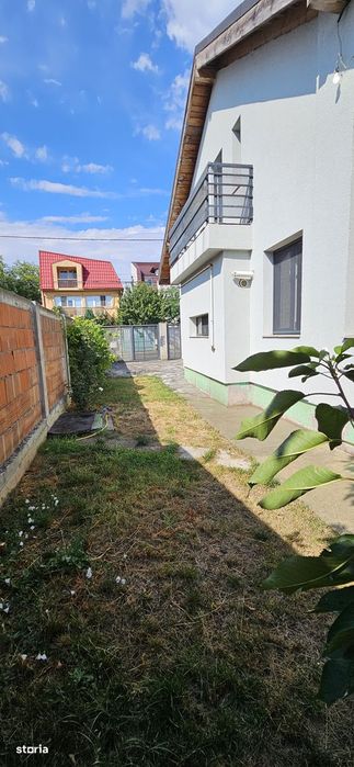 Proprietar - casa curte privată