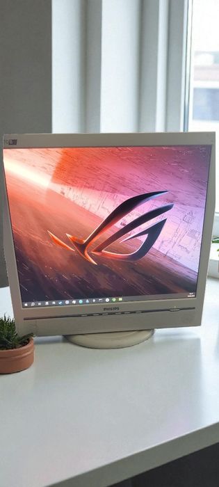 Монитор Phillips/Fujitsu на добра цена