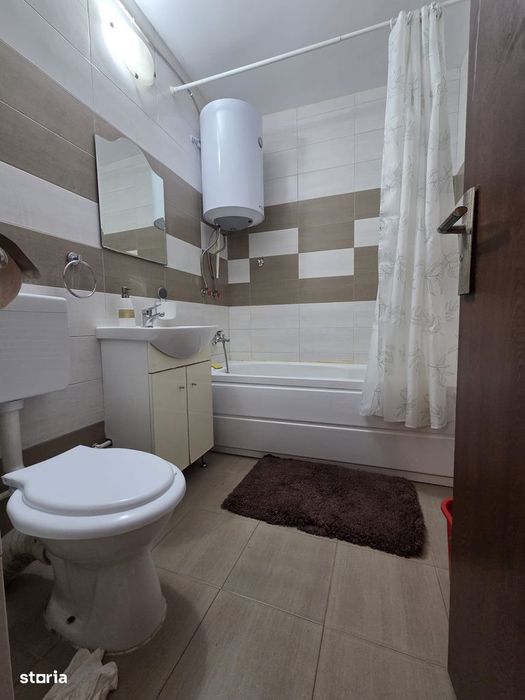 Inchiriez Apartament Cu 3 Camere  Str Victoriei