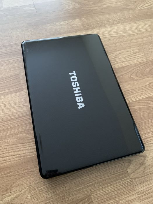Laptop Toshiba display mare 17,3 inch,500gb m,4gb ram.Cititi anuntul.