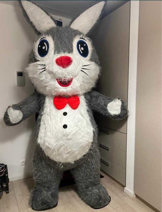 Iepure gonflabil 2.6 m cu baterie si incarcator