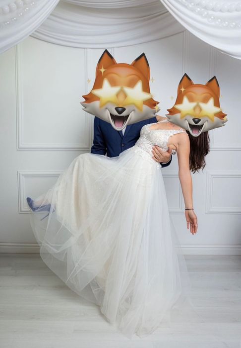 Бяла рокла с дантела