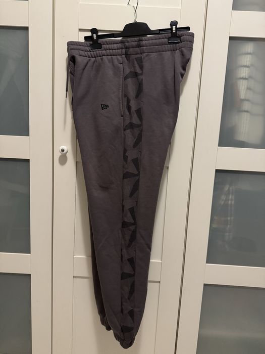 Pantaloni New Era de trening XL
