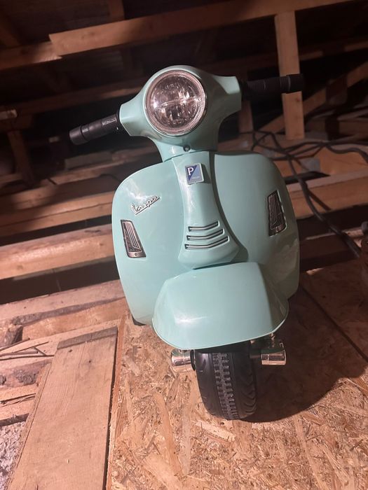 Vand scuter electric Vespa pt copii