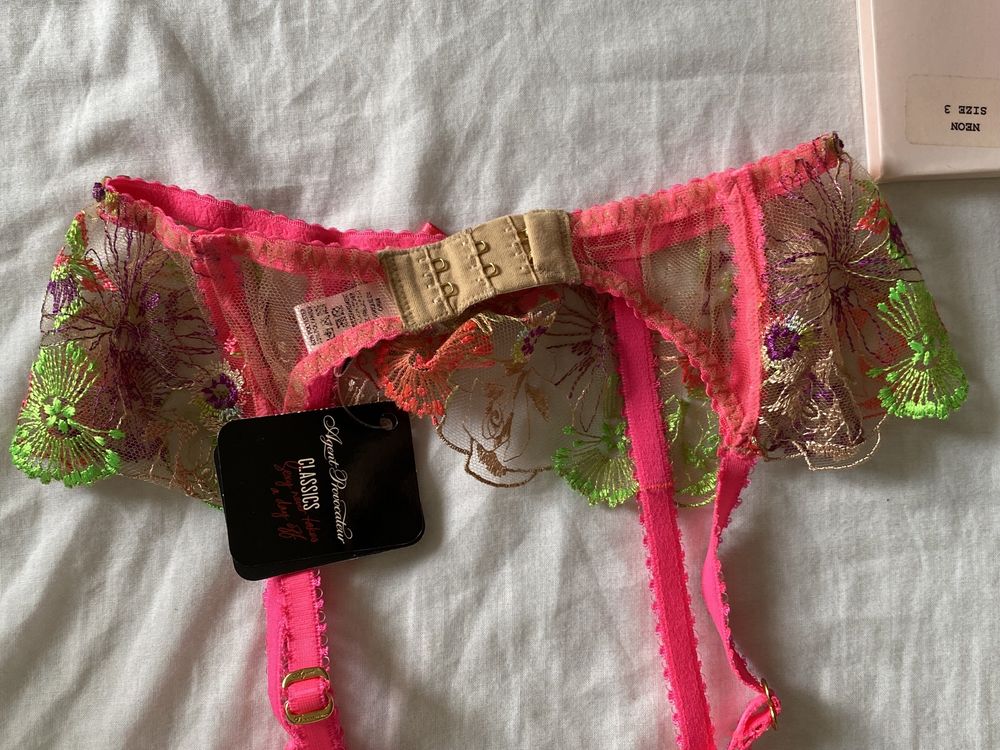 Set luxury lenjerie Agent Provocateur nou portjartier + ciorapi