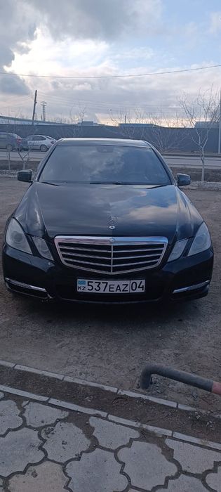 Mercedes Benz- e200