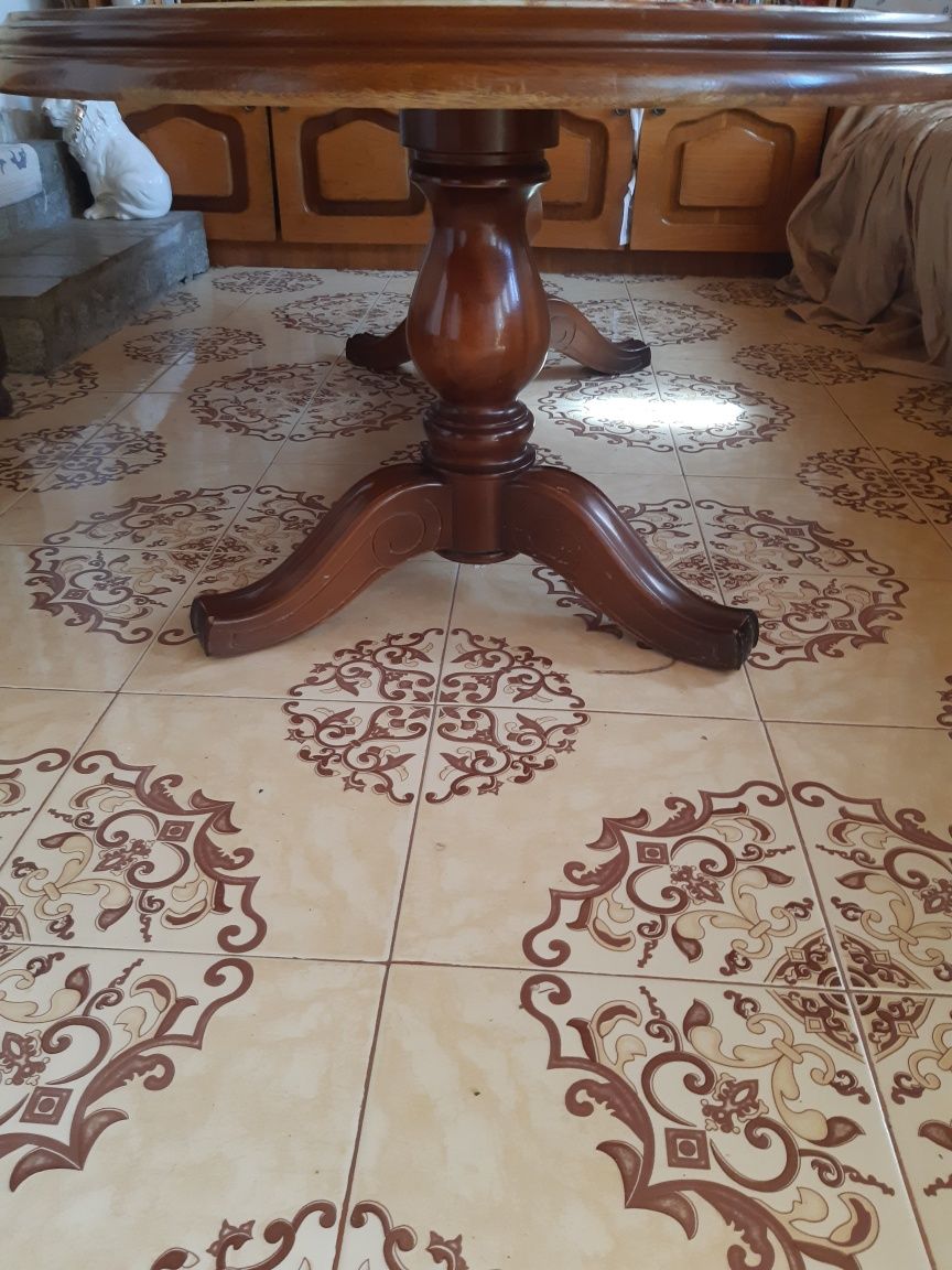 Masa din lemn masiv cu placa de marmură, onix