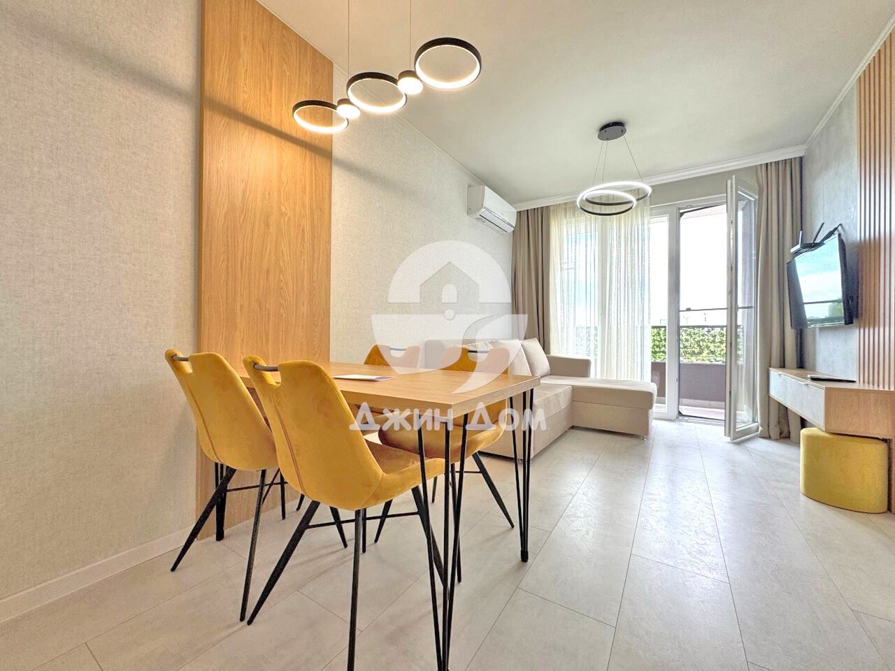 Продава се Двустаен апартамент в к.к. Слънчев бряг - 52 кв.м за 1991 €/кв.м - Снимка #1
