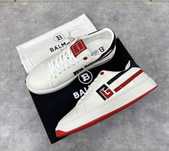 Adidasi Balmain.