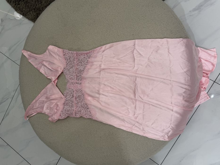 Платье нежно розовое