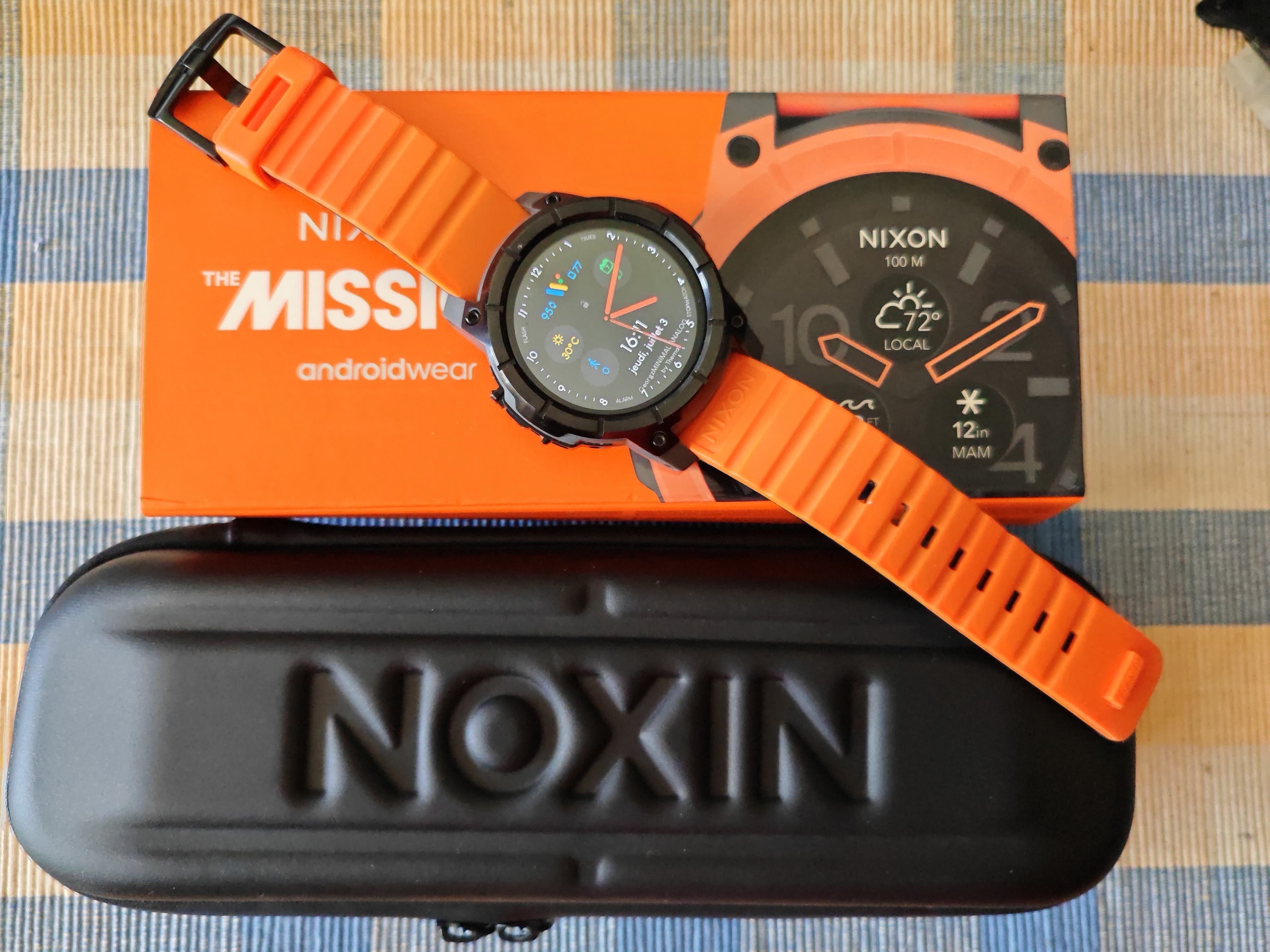 Smartwatch NIXON the Mission, stare foarte bună funcțional și optic