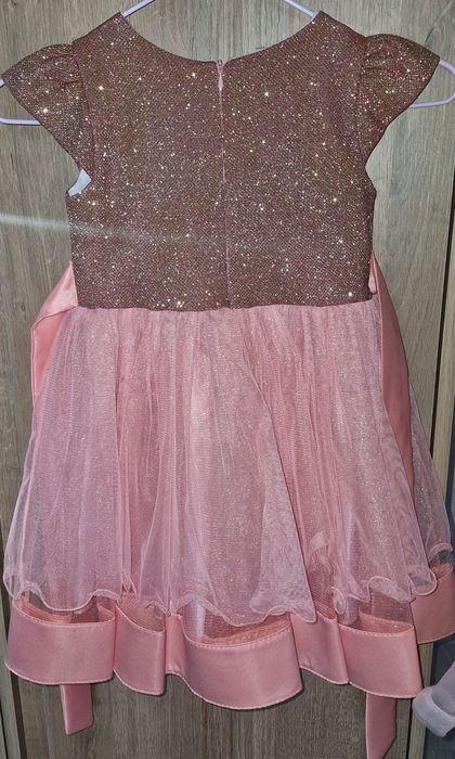 Нарядное платье для девочки