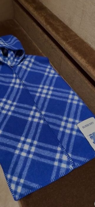 Esarfa-fular Burberry model 2026