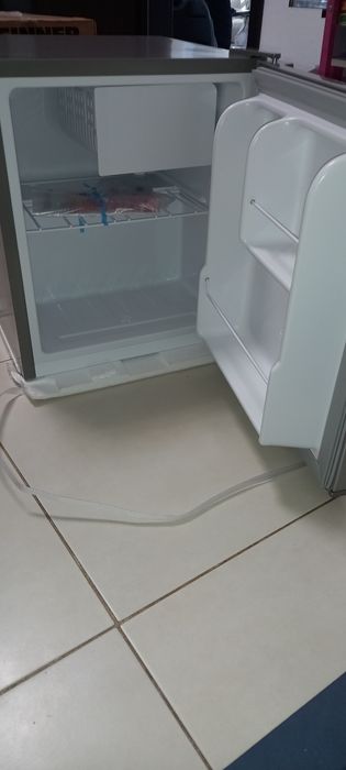 Frigider mini bar Heiner HMB-HM41SE++ ,41L,argintiu