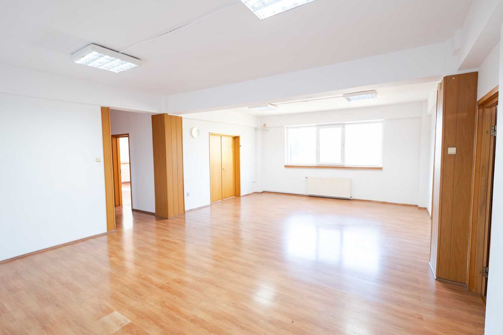 Spatiu birouri 2 etaje 330 mp utili, 3 locuri parcare, central