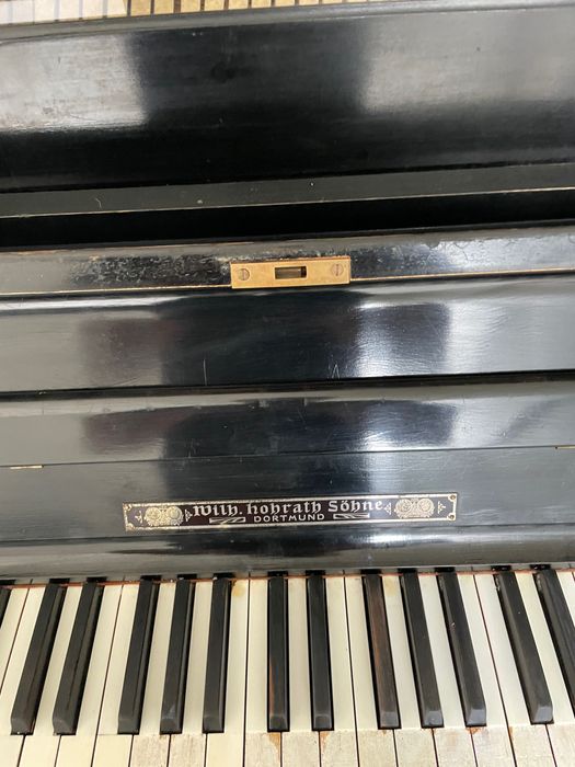 Pianine  stare foarte buna , trebuiesc acordate