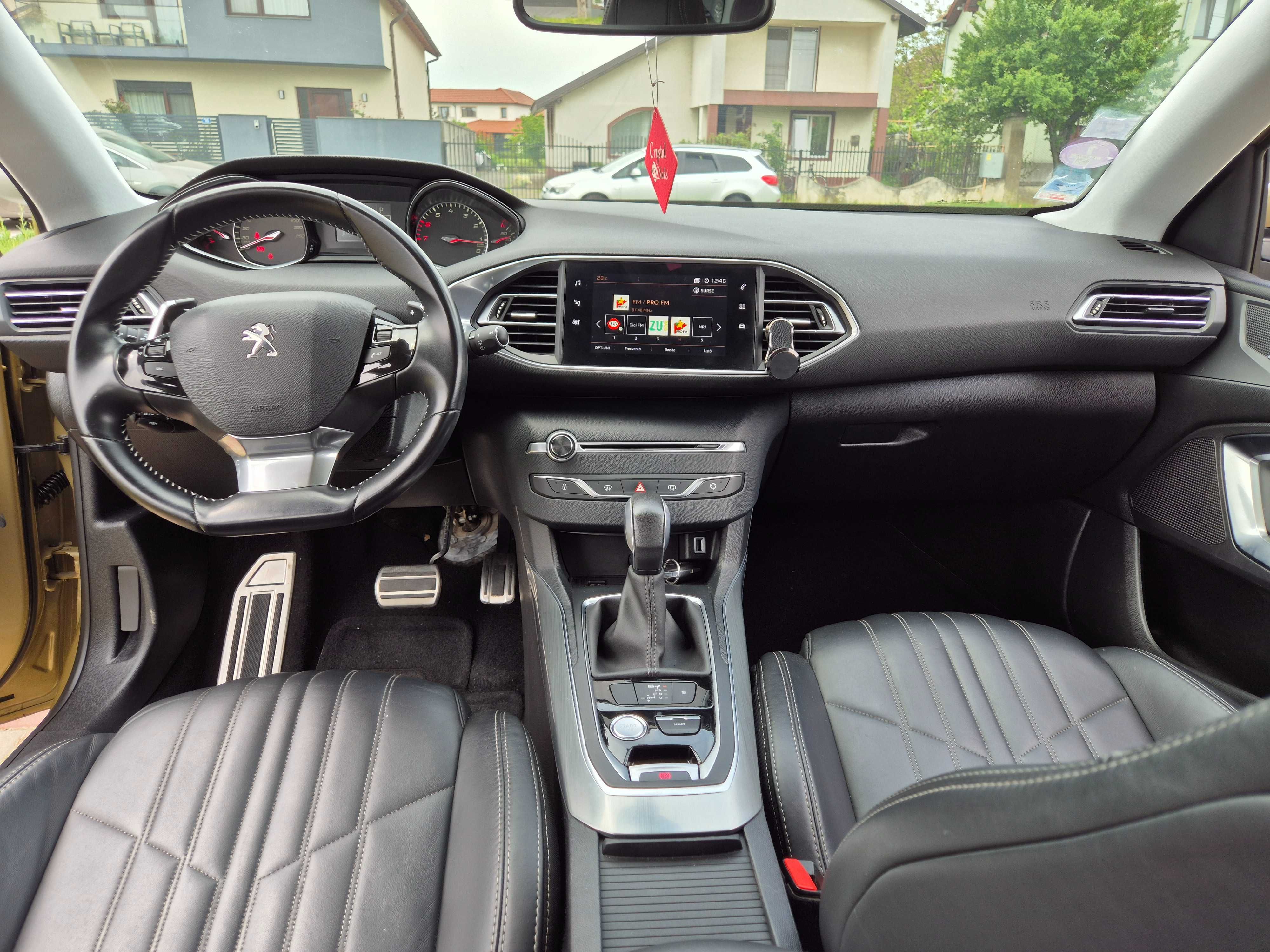PEUGEOT 308,an 2017, 1,2  automat,161500 km, full,option,ÎNMATRICULATĂ