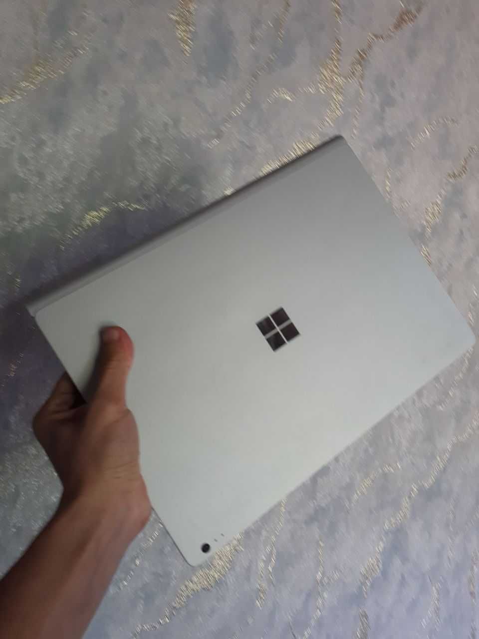 Microsoft Surface Book 8/256Gb
