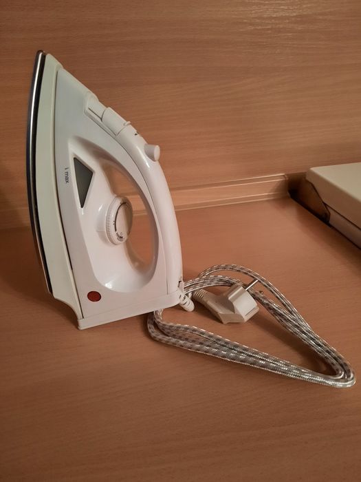 Утюг  по 2500 срочно