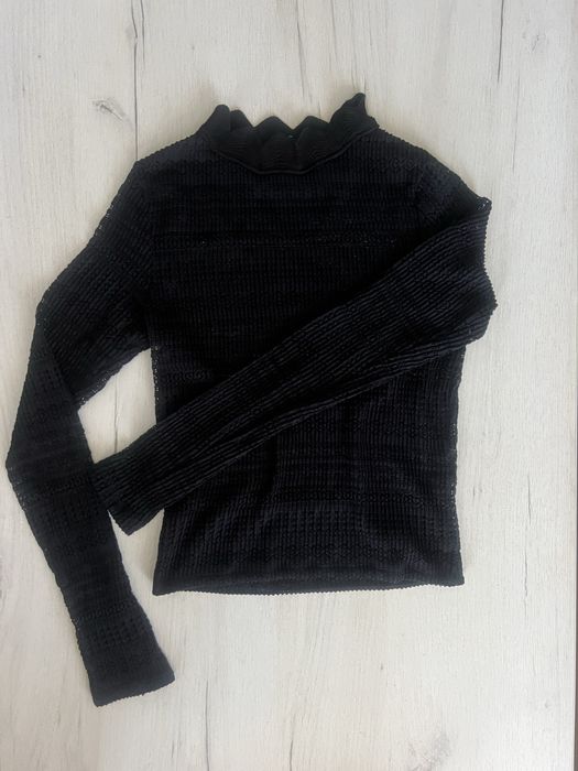 Елегантна блузка в черно