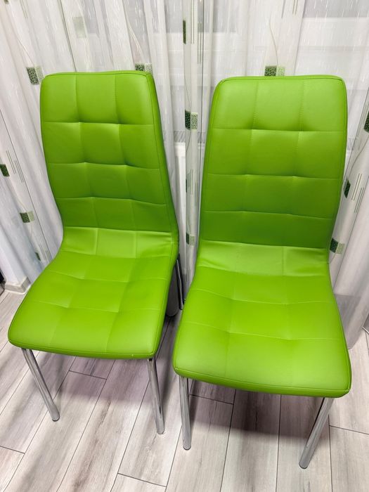 Vând 4 scaune de bucătărie / living