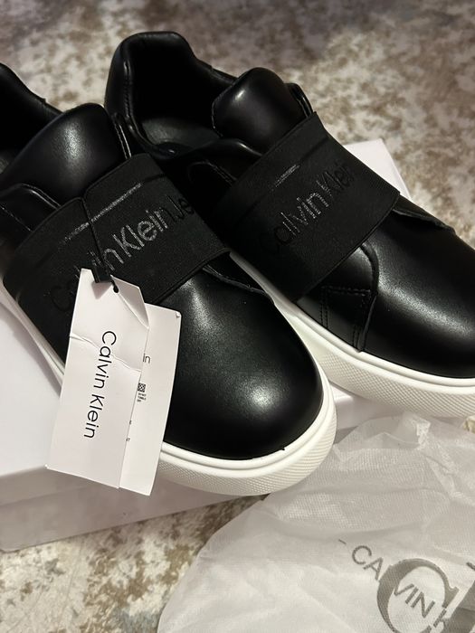 Продам кроссовки