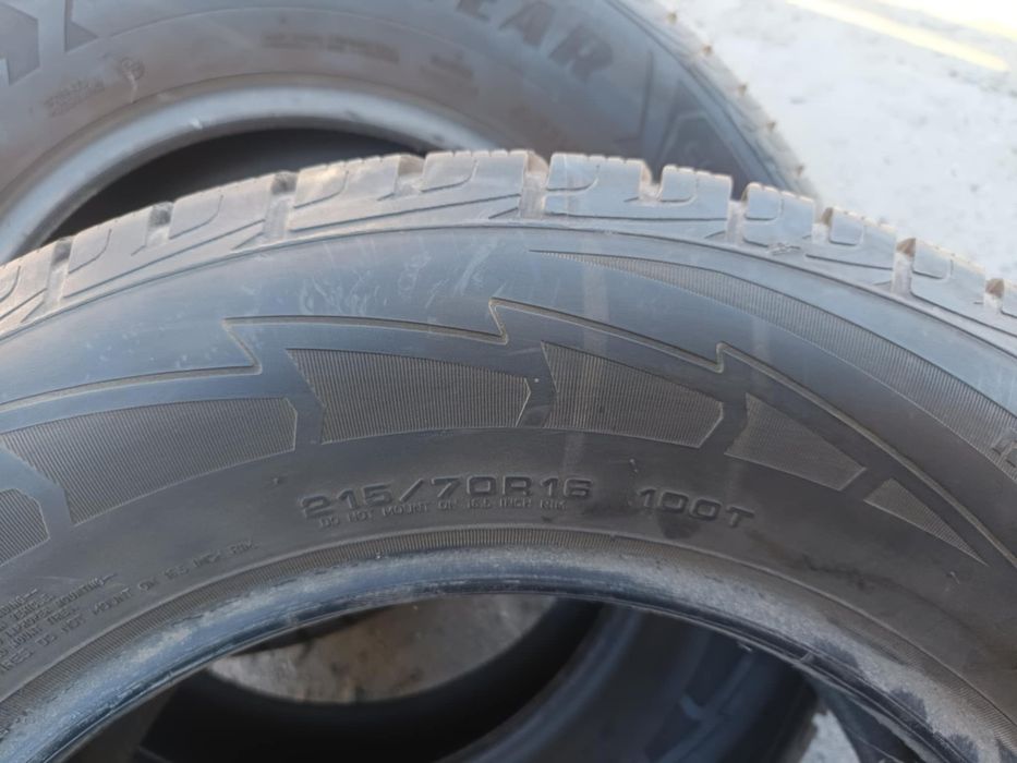 215/60/16 4броя GoodYear UltraGrip.Гумите са в много добро състояние