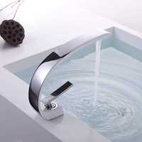 Извит смесител за мивка походящ за баня с топла и студена вода