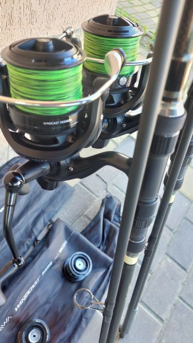 Set crap daiwa windcast: 2 lansete 3.90m 3,5lb/ 2 mulinete 5500qda