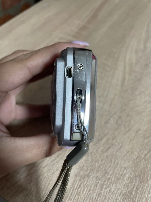 Aparat foto Fujifilm AV100 – 12 MP – cu card SD și husă