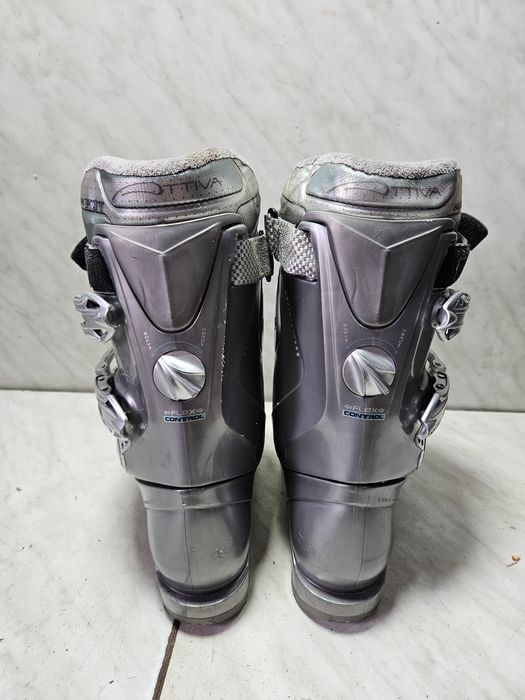 Clapari ski schi  Tecnica  mondo  26-26,5  corespunde mărimii 40