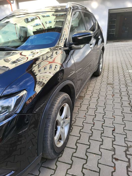 Il Nissan X-Trail Tekna 1.6 păstrat întotdeauna bine în garaj