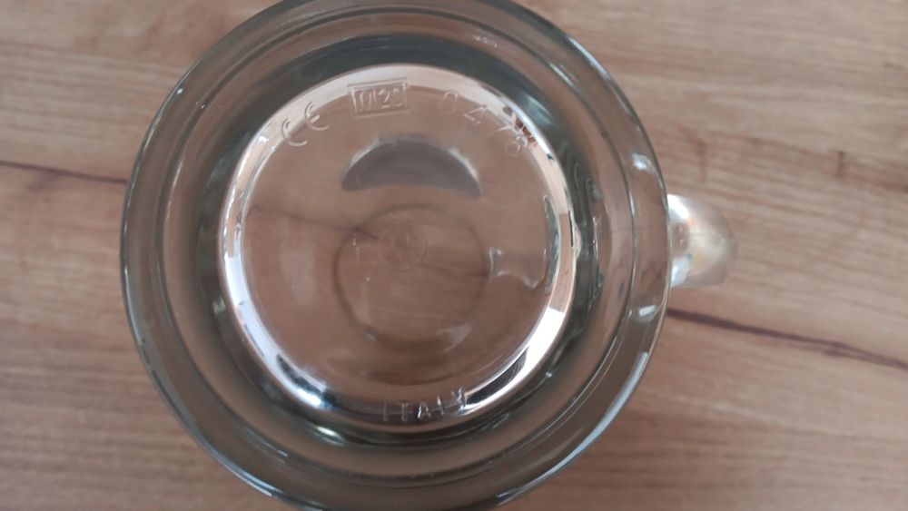 Стъклена чаша (халба) за бира.