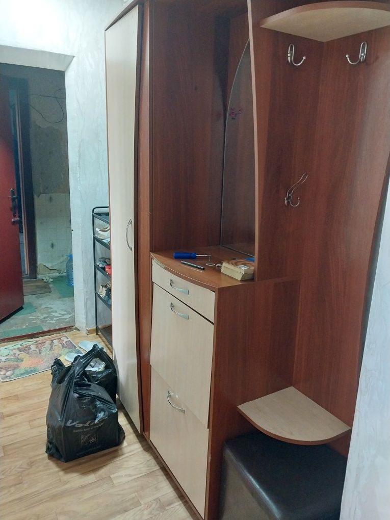 Продаётся шкаф в прихожую комнату