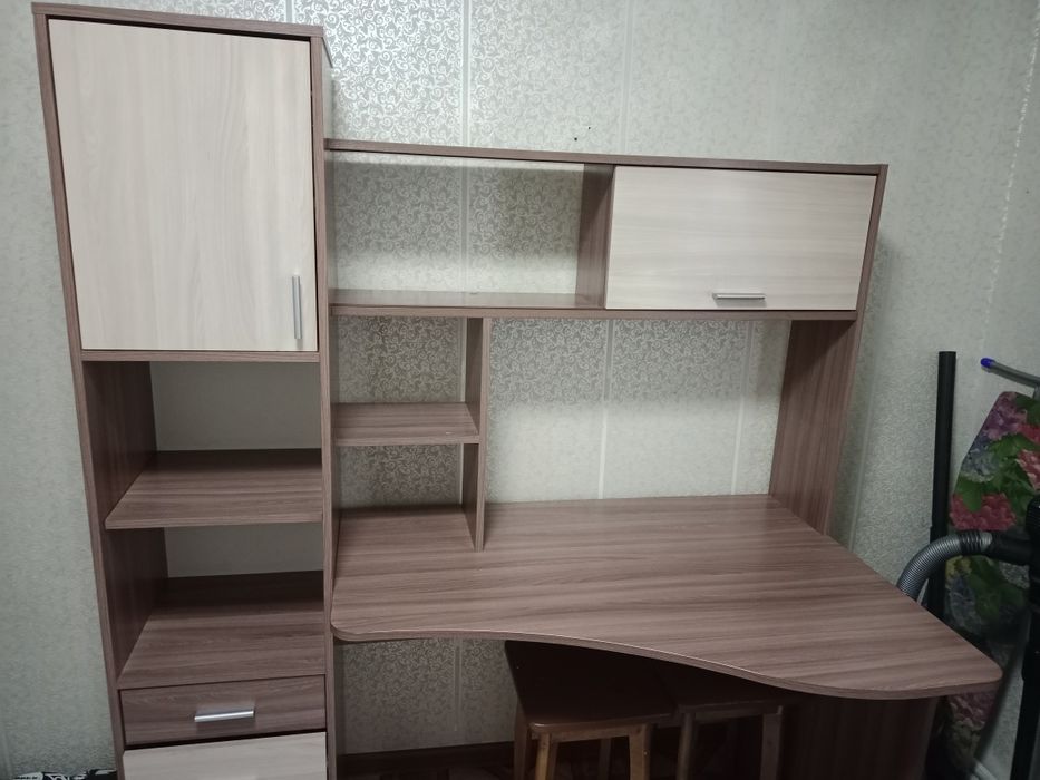 Продам компьютерный стол