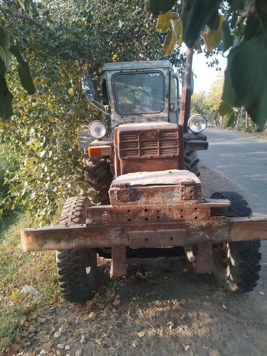 T 40 holati yaxshi ishlab turipdi matoriga gapyoq  narxini kelishamiz