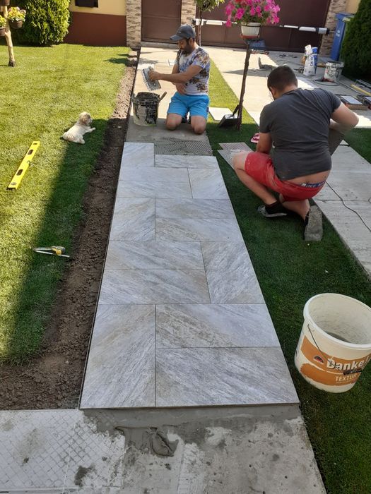 Amenajari finisaje : zugraveli , gresie , TERMOPANE PVC, parchet