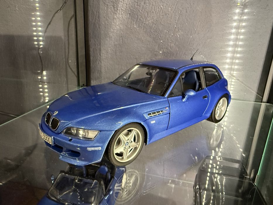 Различни модели 1:18 коли