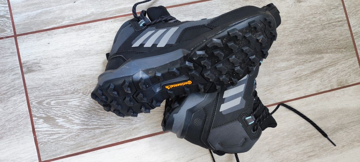 Vând ghete adidas pentru drumeție goretex