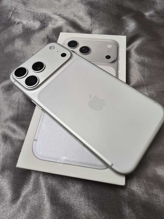 iPhone 17 pro max/256 gb. Silver