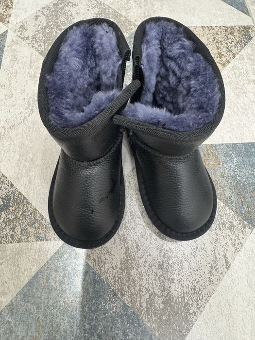 Продам детские натуралтные угги