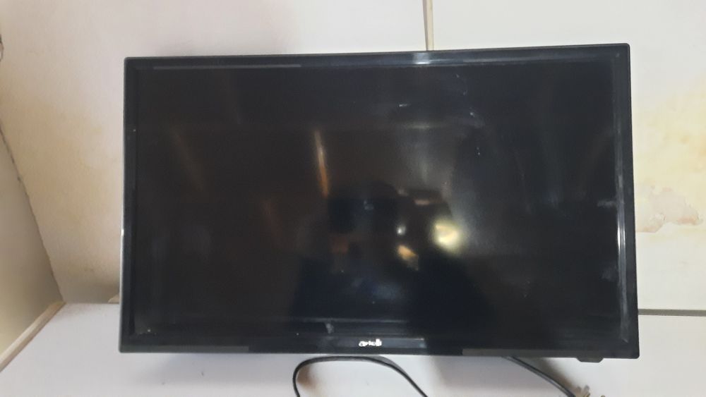 Телевизор Ариели 28 инча