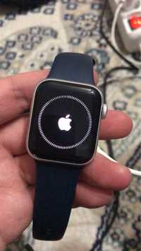 Продам Apple Watch SE 98% 41mm 2023год в идеальном состянии все