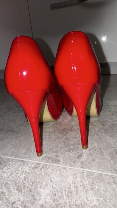 Червени лачени обувки на викок ток, размер 38
