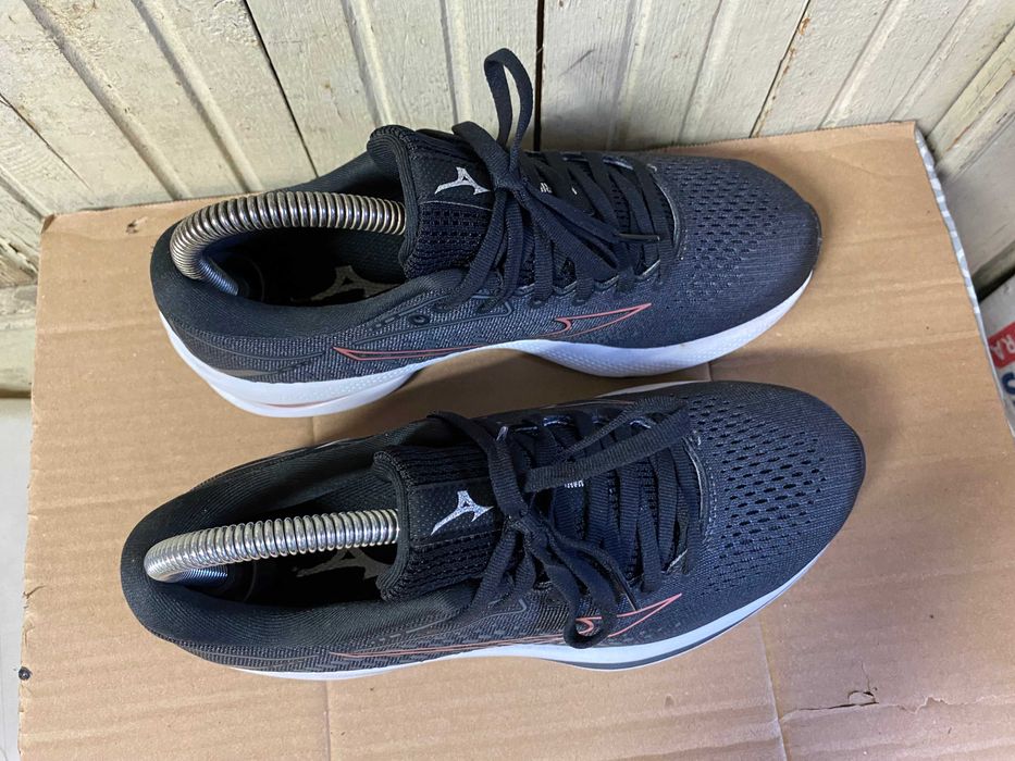''Mizuno Wave Rider 25''оригинални маратонки 38 номер