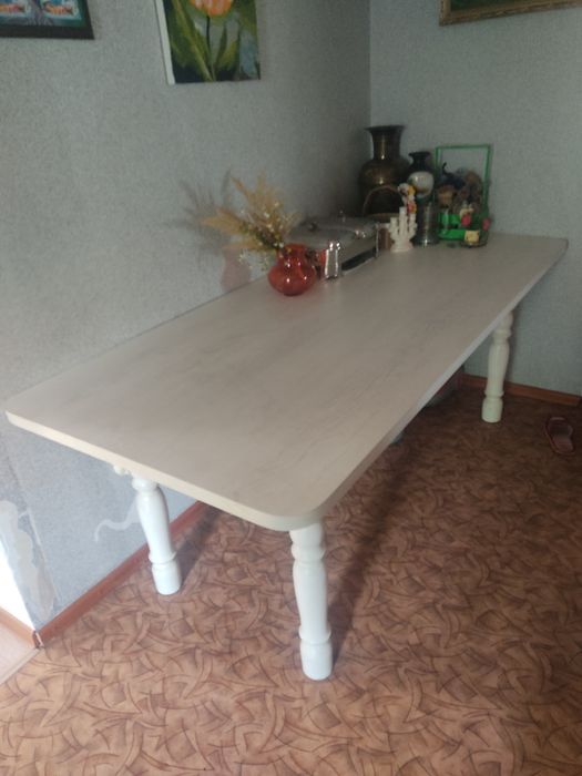 Кухонный обеденный стол