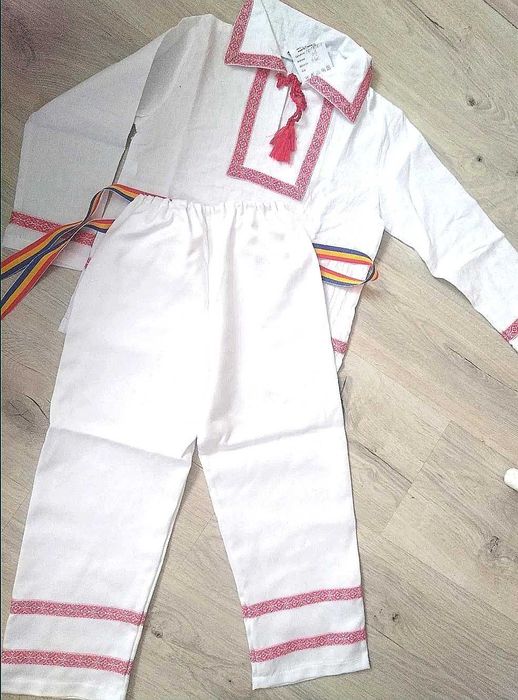 Costum popular  pentru băieți de la 4 ani pana la 9ani