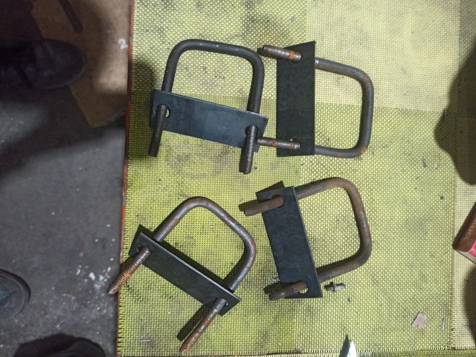 Стремянки железные, скобы железные