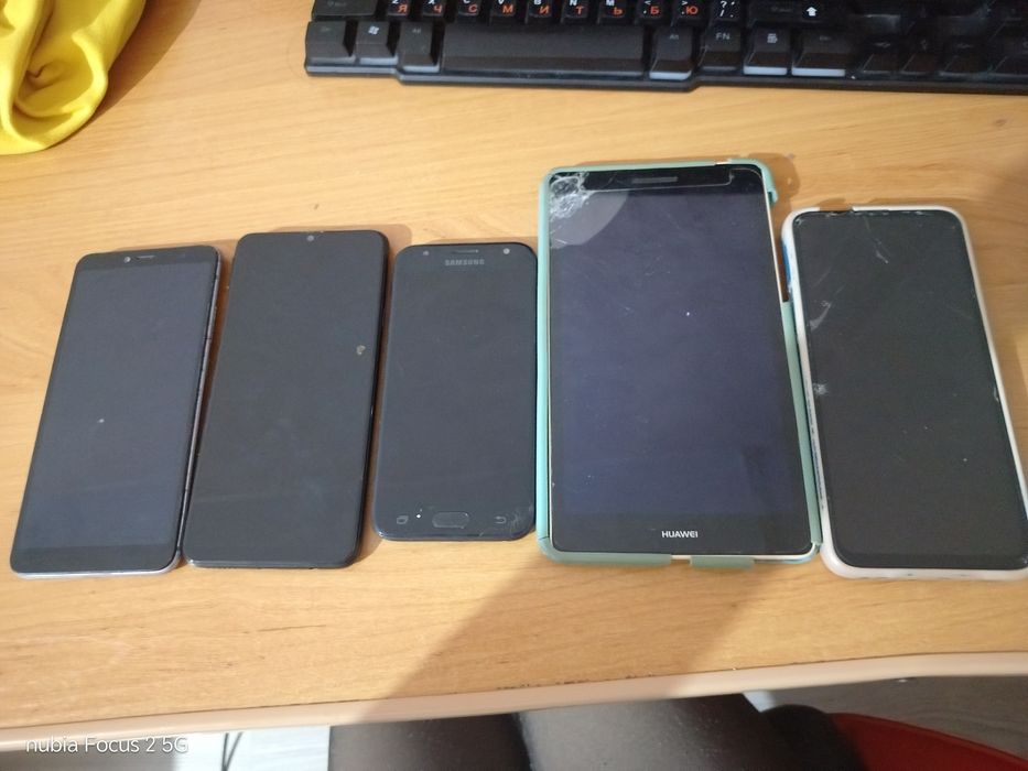 Продам на запчасти телефона